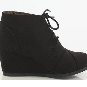 *LIKE NEW* Black wedge heel bootie